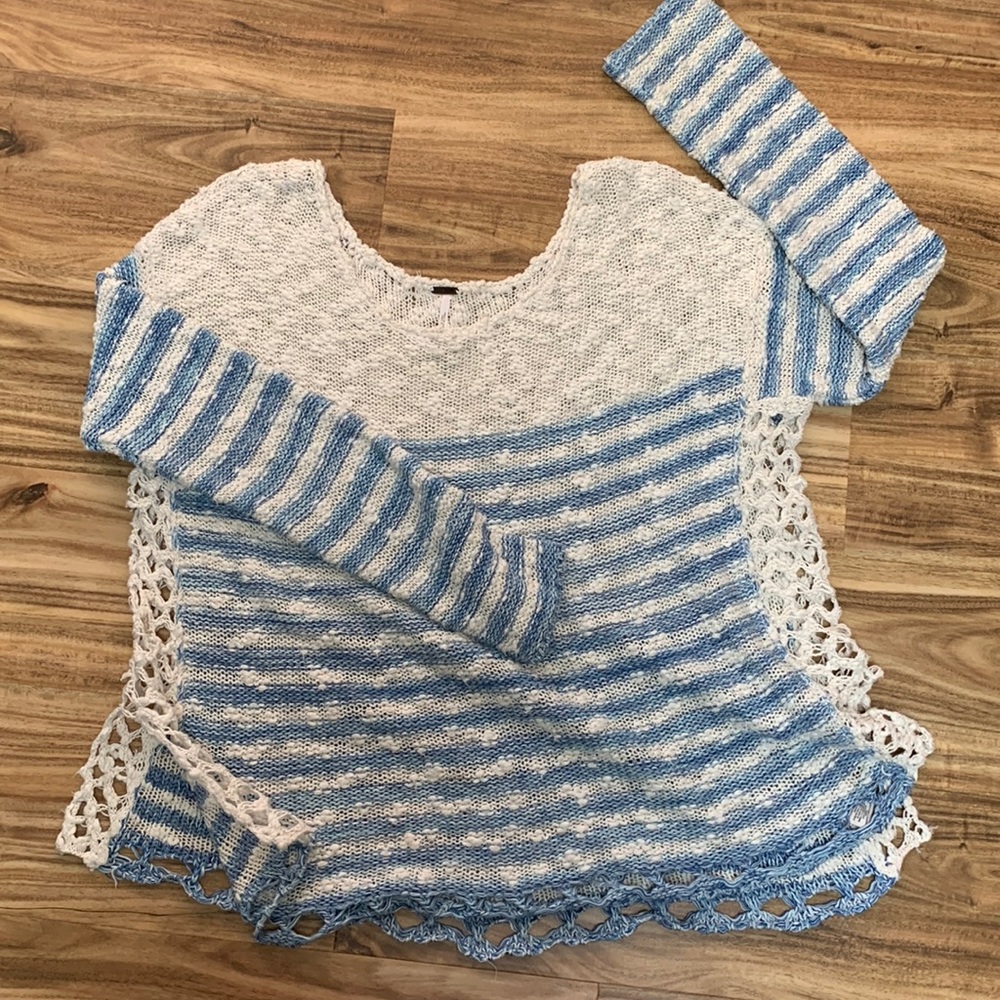 Free People oversized, on/ off the shoulder, cotton knit sweater. Size M